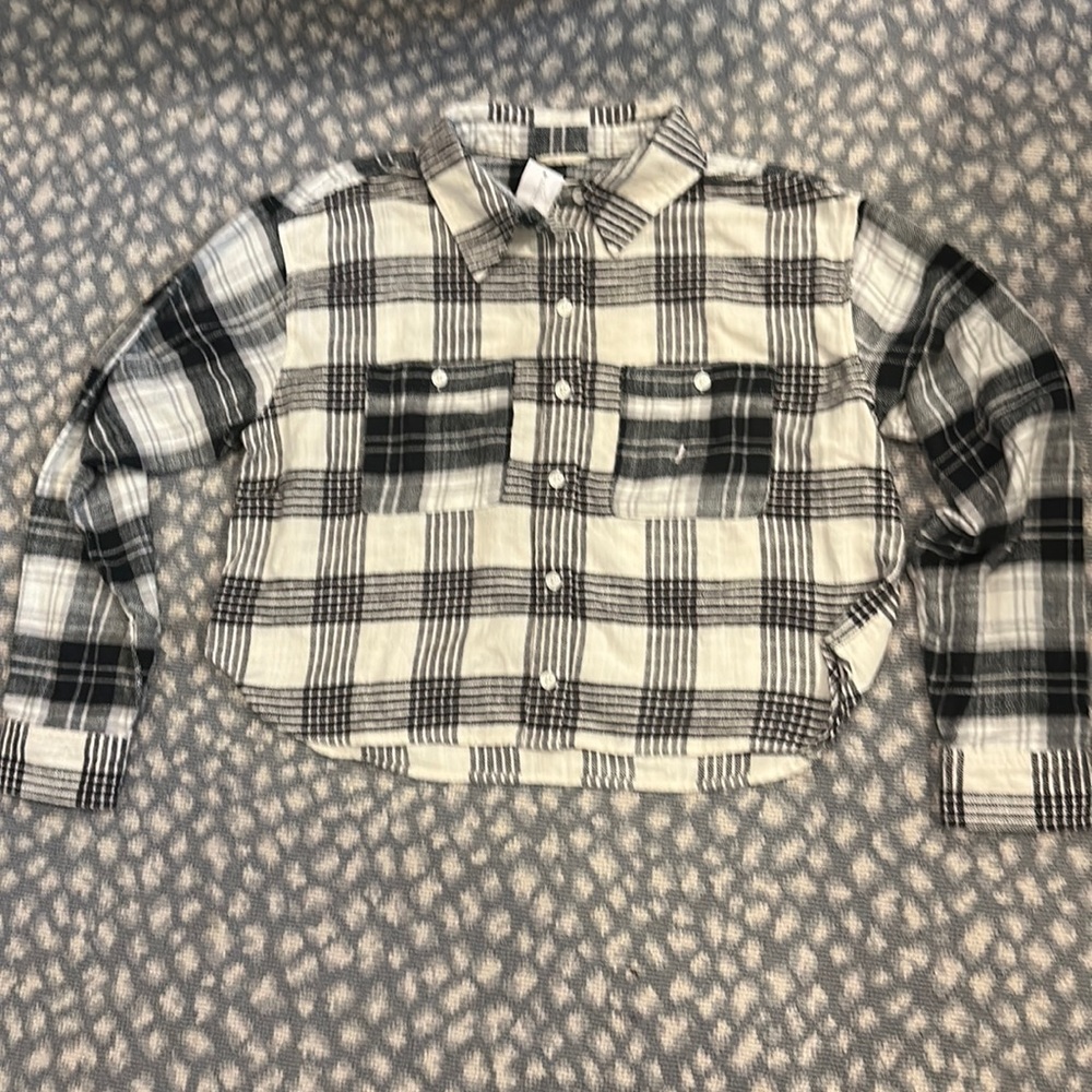 Black and White Cropped Flannel